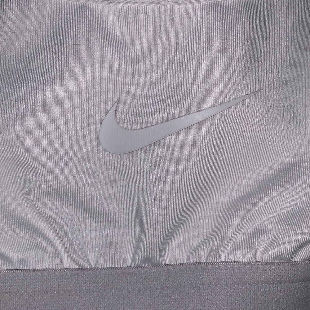 sports bra - Picture 2 of 3